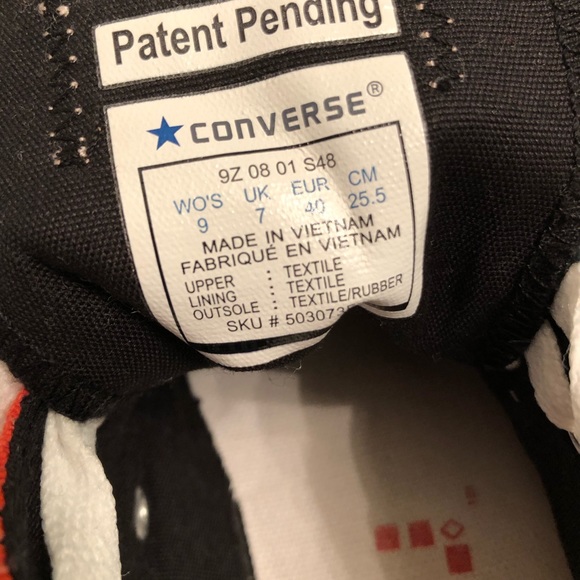 Red converse - Picture 2 of 4